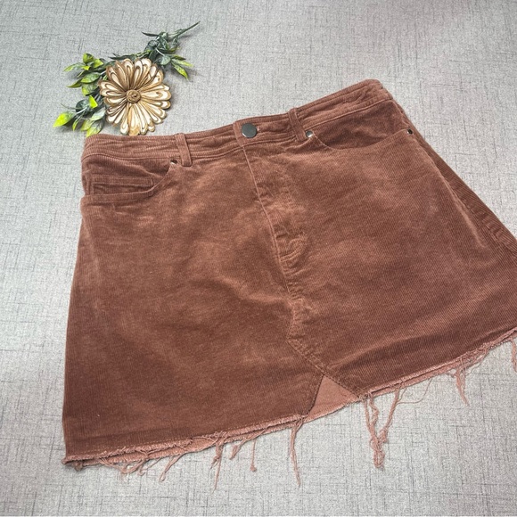 Lulu’s Happy Go Lucky Brown Corduroy Mini Skirt Frayed Hem Large - Picture 5 of 11